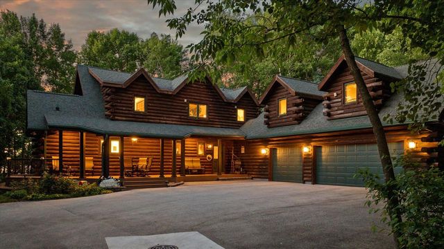 19 Hickory DRIVE, Random Lake, WI 53075