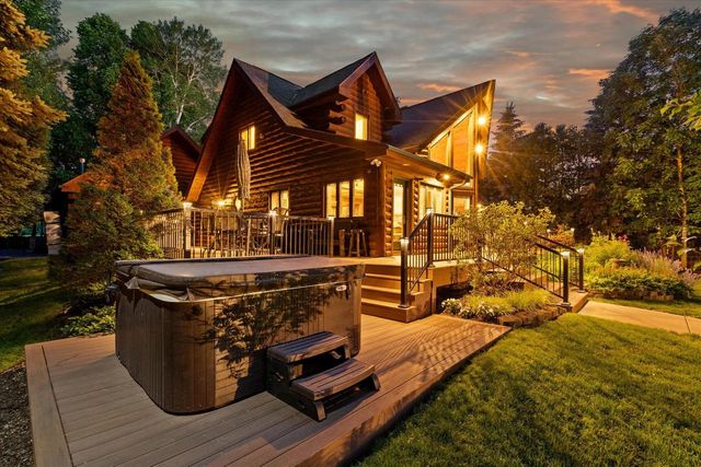 19 Hickory DRIVE, Random Lake, WI 53075