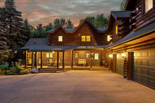 19 Hickory DRIVE, Random Lake, WI 53075