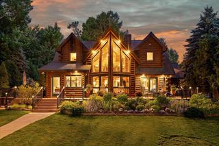 19 Hickory DRIVE, Random Lake, WI 53075