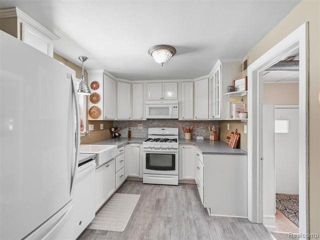 9416 Northern Avenue, Plymouth, MI 48170