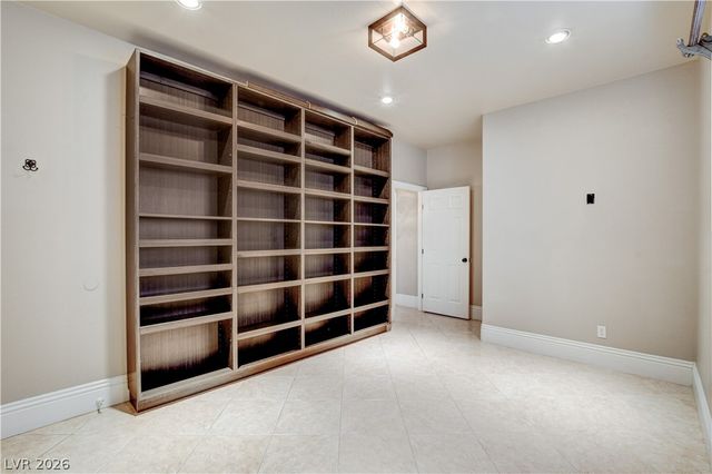 10309 Whispy Willow Way, Las Vegas, NV 89135