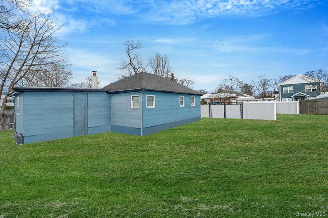 158 Mohawk Street, Ronkonkoma, NY 11779