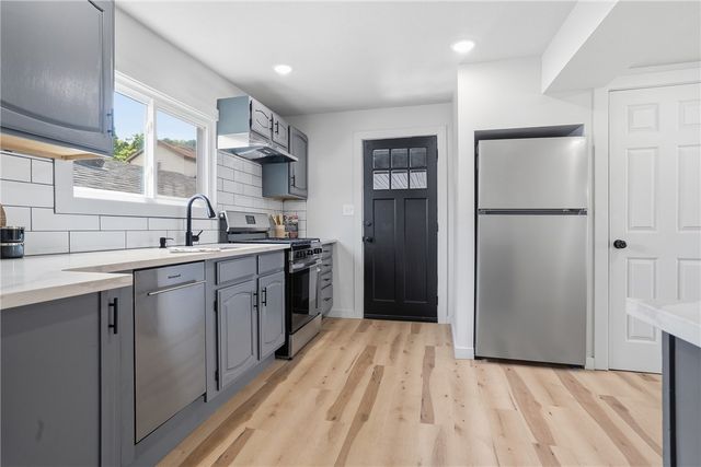 601 Cherry Aly, South Heights, PA 15081