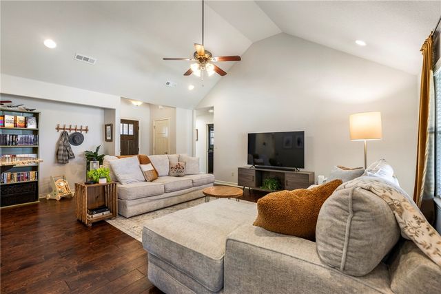 880 Carroll Drive, Prairie Grove, AR 72753