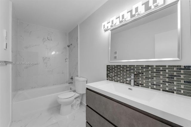 14210 SW 94th Cir Ln 104-35, Miami, FL 33186