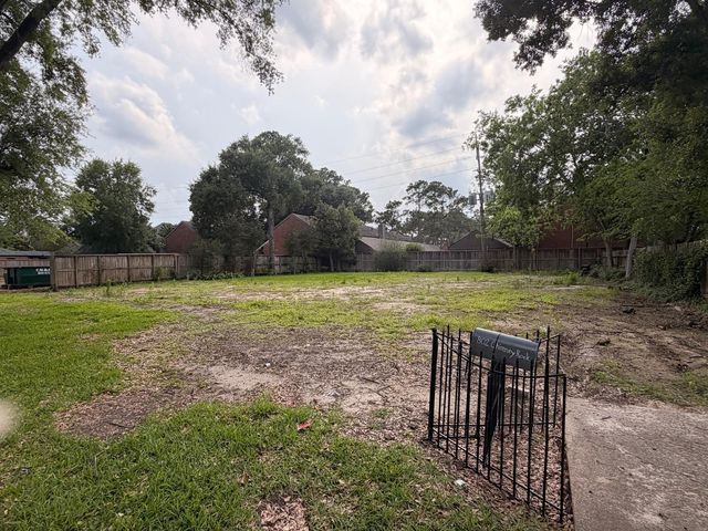 802 Chimney Rock Road, Houston, TX 77056