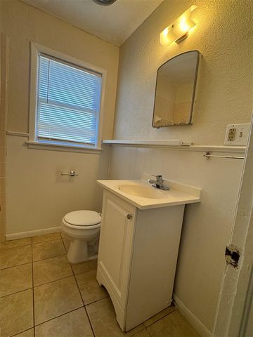 1605 NW Williams Ave, Lawton, OK 73507