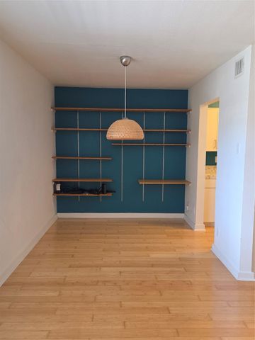 2303 E Side DR 220, Austin, TX 78704