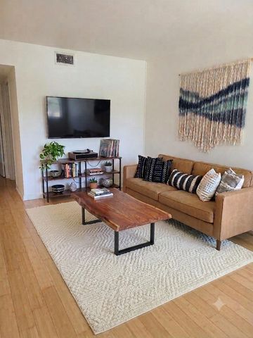 2303 E Side DR 220, Austin, TX 78704