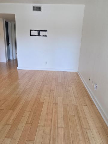 2303 E Side DR 220, Austin, TX 78704