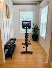 2303 E Side DR 220, Austin, TX 78704