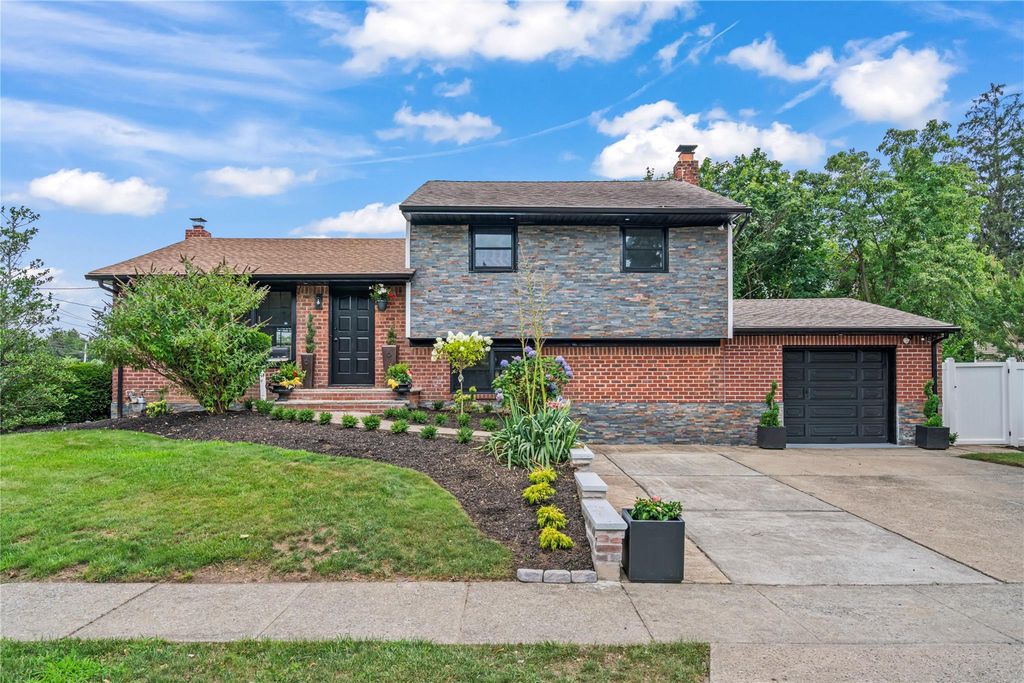 8 Barbara Lane, Jericho, NY 11753
