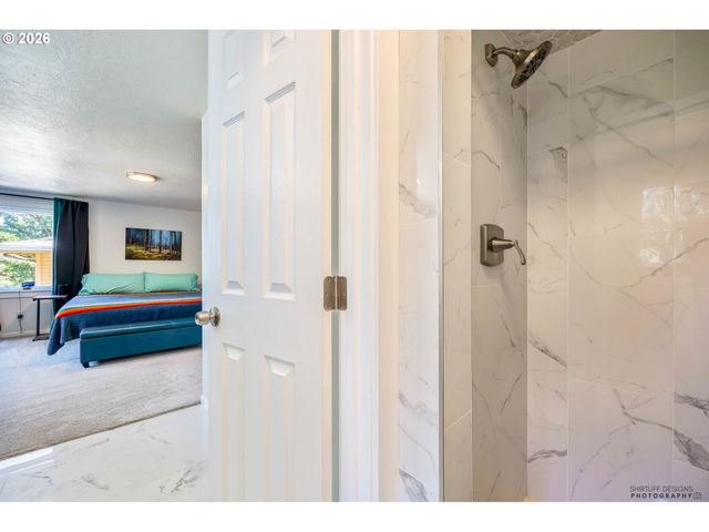 2022 FLORAL HILL Dr, Eugene, OR 97403
