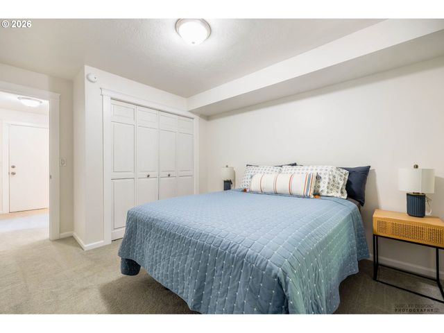 2022 FLORAL HILL Dr, Eugene, OR 97403