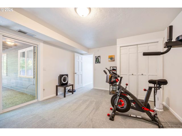 2022 FLORAL HILL Dr, Eugene, OR 97403