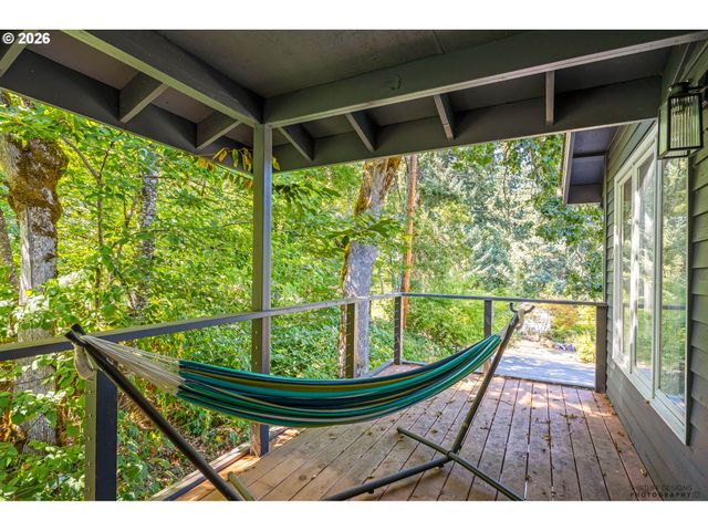 2022 FLORAL HILL Dr, Eugene, OR 97403