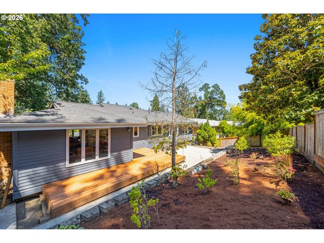 2022 FLORAL HILL Dr, Eugene, OR 97403