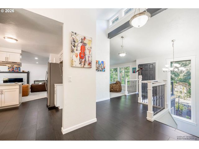 2022 FLORAL HILL Dr, Eugene, OR 97403