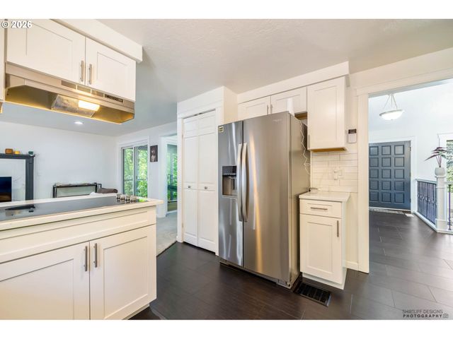2022 FLORAL HILL Dr, Eugene, OR 97403