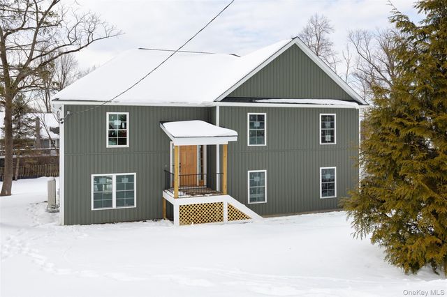 15 Tompkins Avenue, Glenham, NY 12527