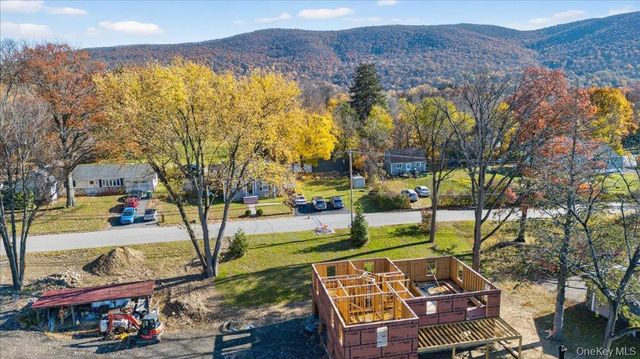 15 Tompkins Avenue, Glenham, NY 12527