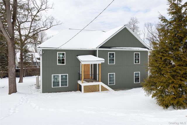 15 Tompkins Avenue, Glenham, NY 12527