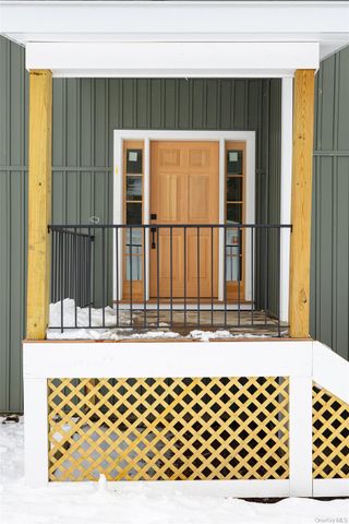 15 Tompkins Avenue, Glenham, NY 12527