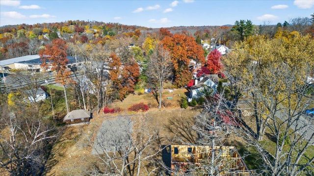 15 Tompkins Avenue, Glenham, NY 12527