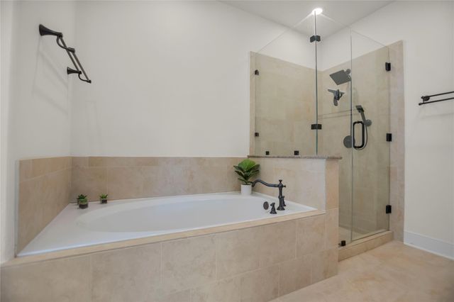 10099 Oakland Hills Drive, Cleveland, TX 77327