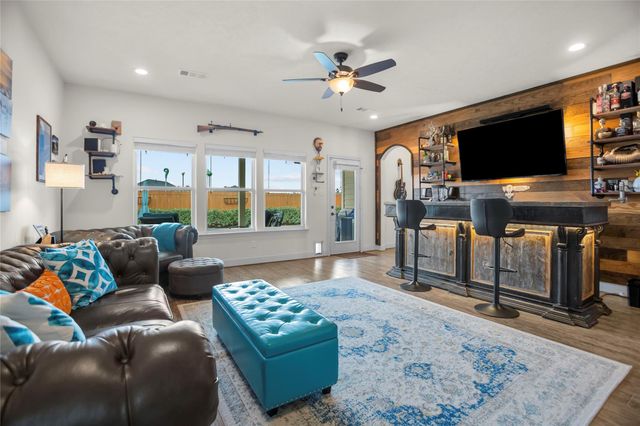 10099 Oakland Hills Drive, Cleveland, TX 77327