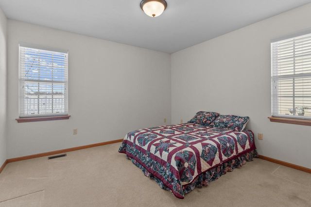 36 W Sedgemeadow STREET, Elkhorn, WI 53121