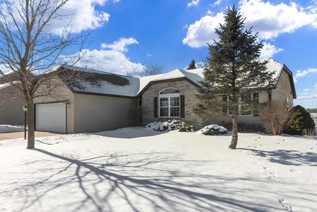 36 W Sedgemeadow STREET, Elkhorn, WI 53121