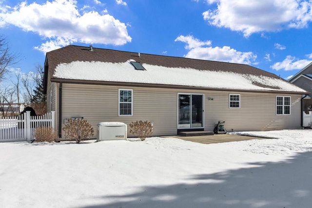 36 W Sedgemeadow STREET, Elkhorn, WI 53121