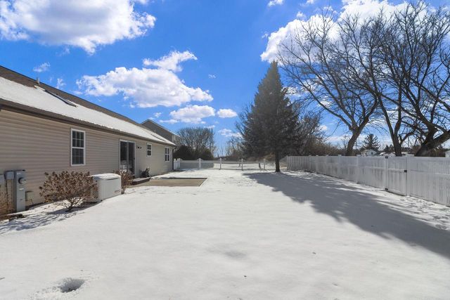 36 W Sedgemeadow STREET, Elkhorn, WI 53121