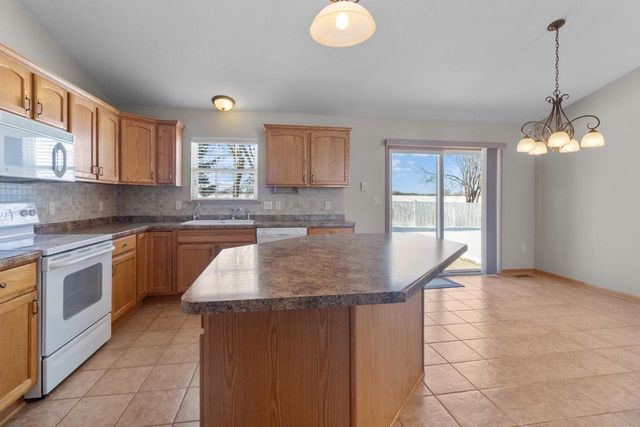 36 W Sedgemeadow STREET, Elkhorn, WI 53121