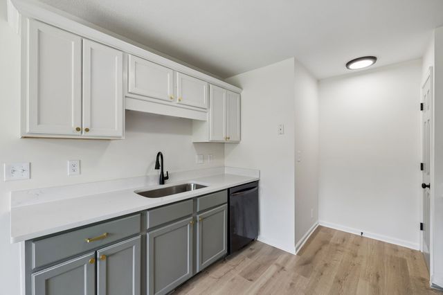 3177 Brook Hill Dr, Clarksville, TN 37042