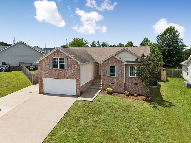 3177 Brook Hill Dr, Clarksville, TN 37042