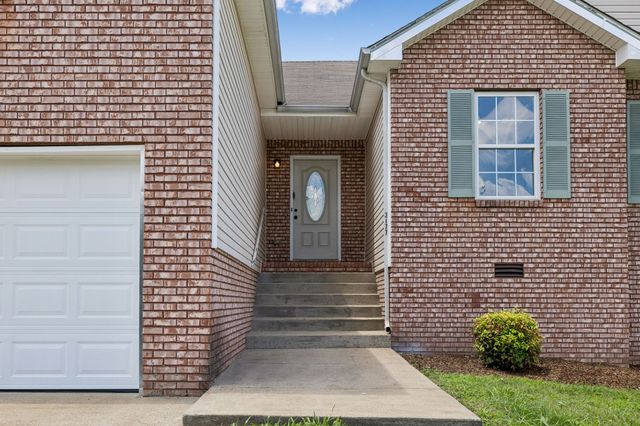 3177 Brook Hill Dr, Clarksville, TN 37042