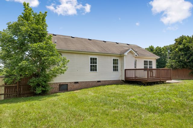 3177 Brook Hill Dr, Clarksville, TN 37042