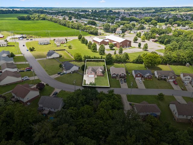 3177 Brook Hill Dr, Clarksville, TN 37042