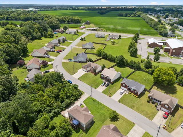 3177 Brook Hill Dr, Clarksville, TN 37042