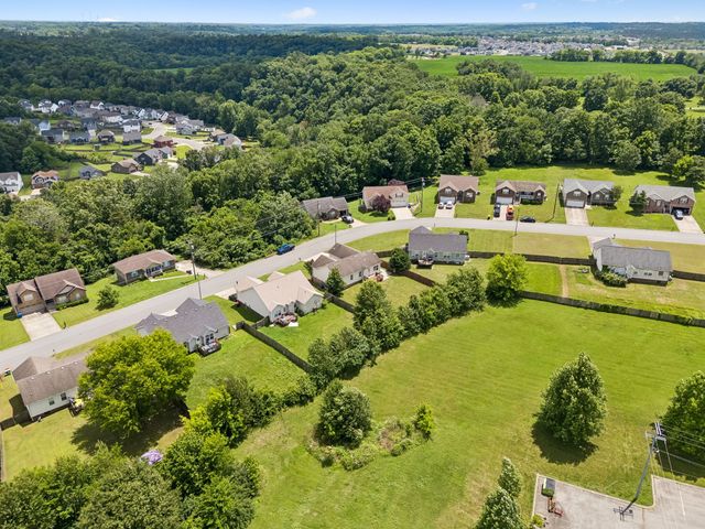 3177 Brook Hill Dr, Clarksville, TN 37042
