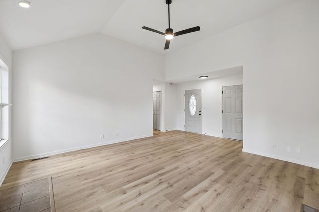 3177 Brook Hill Dr, Clarksville, TN 37042