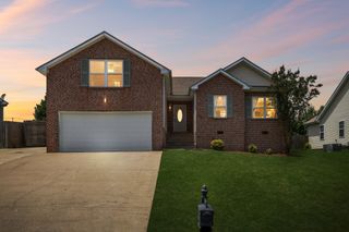 3177 Brook Hill Dr, Clarksville, TN 37042