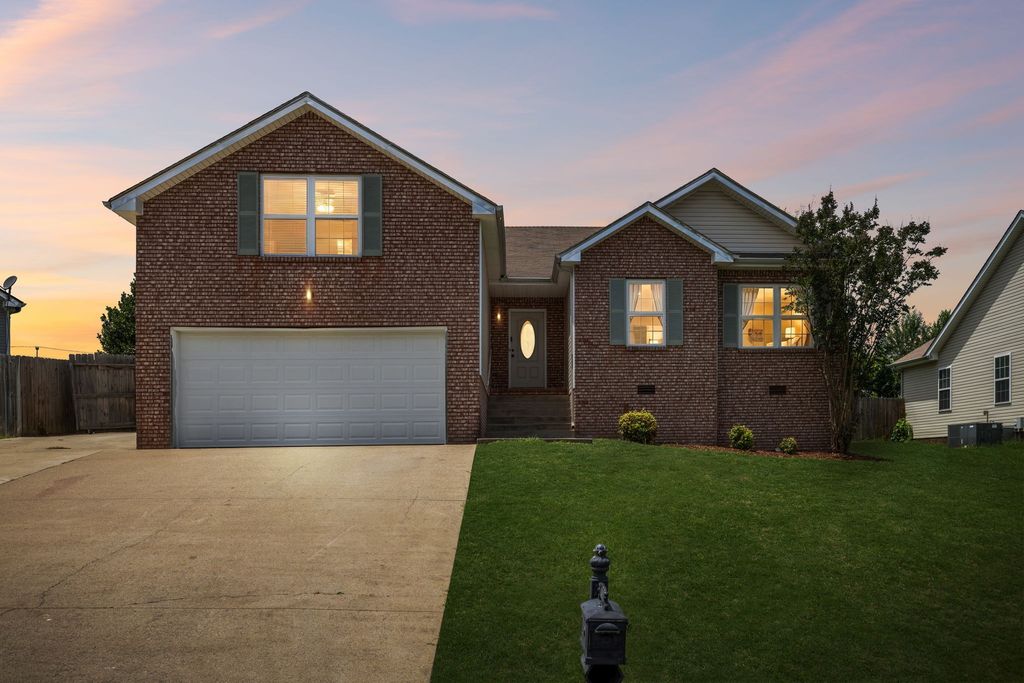 3177 Brook Hill Dr, Clarksville, TN 37042