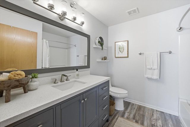 1938 Parknoll LANE, Port Washington, WI 53074