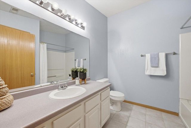 1938 Parknoll LANE, Port Washington, WI 53074