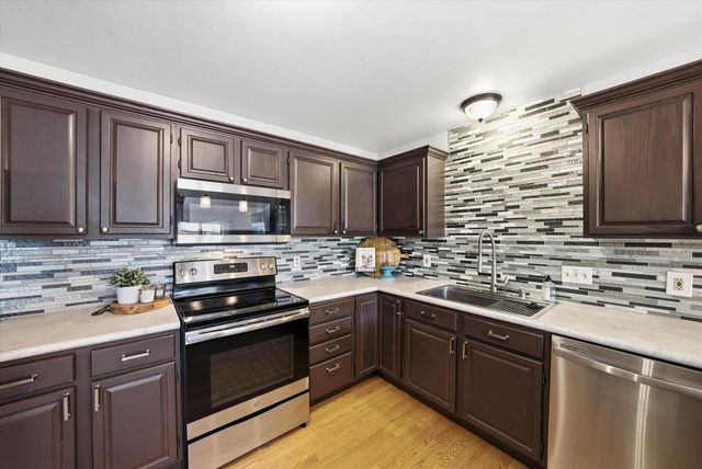 1938 Parknoll LANE, Port Washington, WI 53074