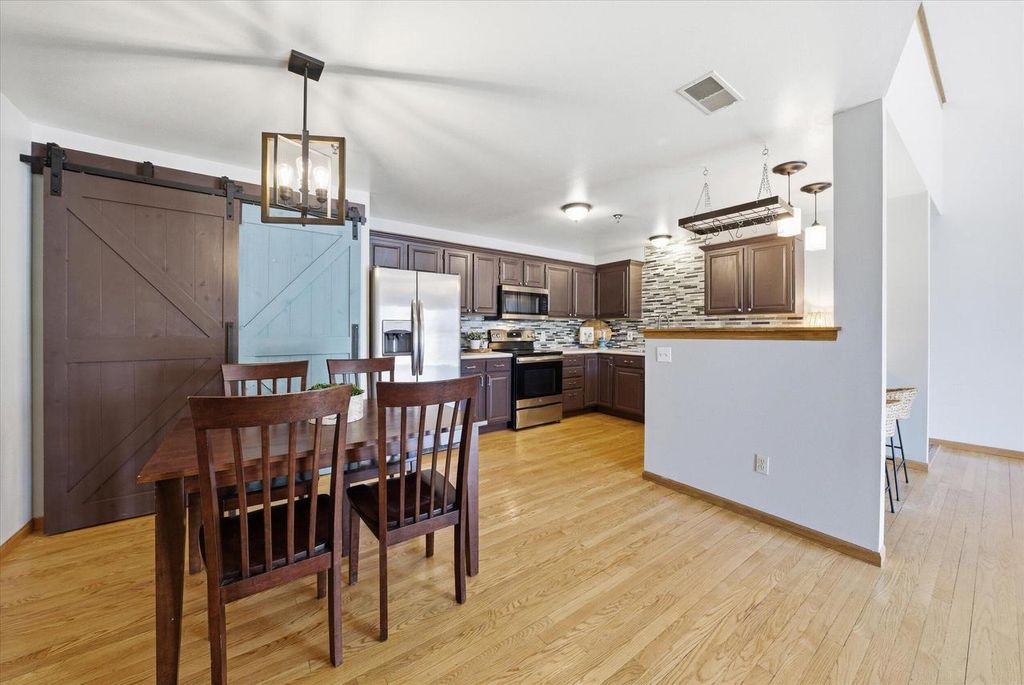 1938 Parknoll LANE, Port Washington, WI 53074